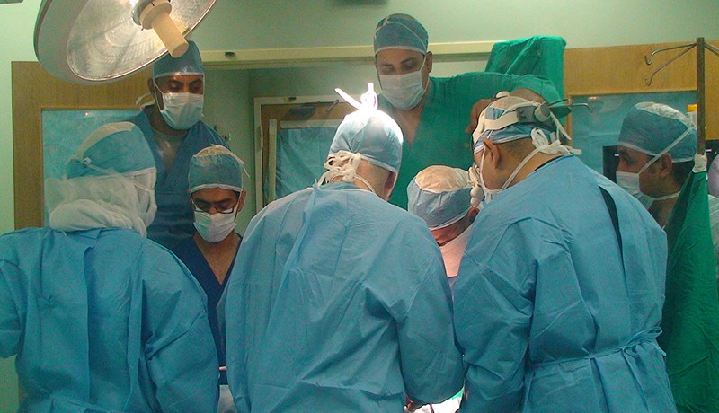 فريق طبي متهم بتعنيف مريضة أثناء تصفية كليتيها وإصابتها بالشلل في سكيكدة