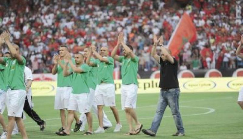 اللاعبون يتضامنون مع بن شيخة ويلمّحون إلى مغادرة المنتخب في حال انسحابه