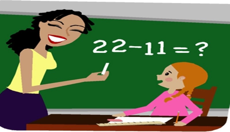 معلمة تضرب تلميذتها لأنها طلبت منها تغيير المكان