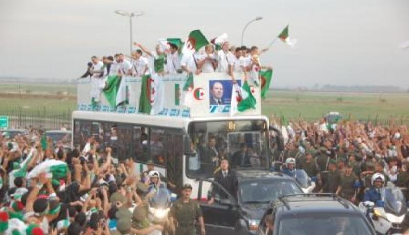 استقبال ''الخضر'' بالبطاقات الحمراء
