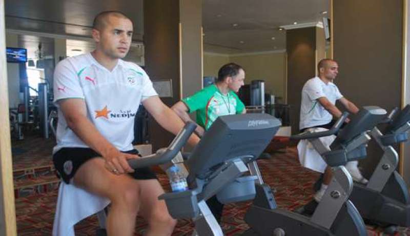 كأس إفريقيا 2012 حصة تقوية العضلات لبوقرة وجبور وبوزيد