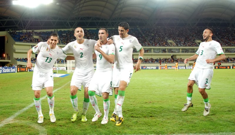 المنتخب الجزائري لكرة القدم يتوج كأحسن فريق إفريقي لسنة 2009
