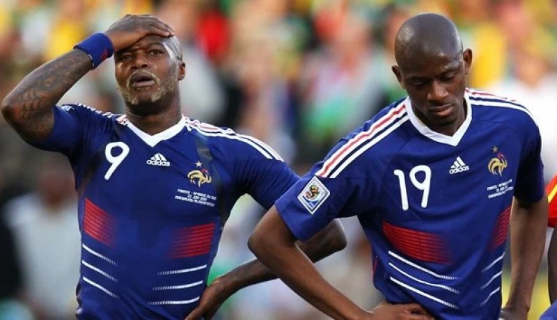 مونديال 2010: الصحف الفرنسية تهزأ من منتخب بلادها