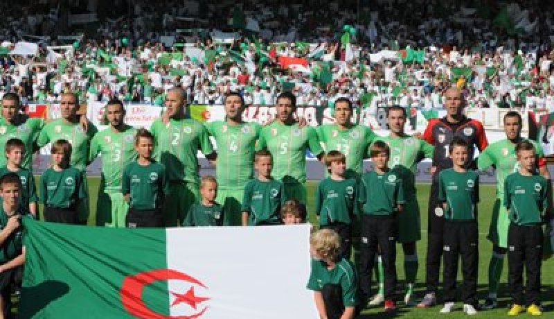 بطاقات فنية للاعبين الجزائريين ال23 المشاركين في نهائيات كأس العالم 2010 بجنوب إفريقيا