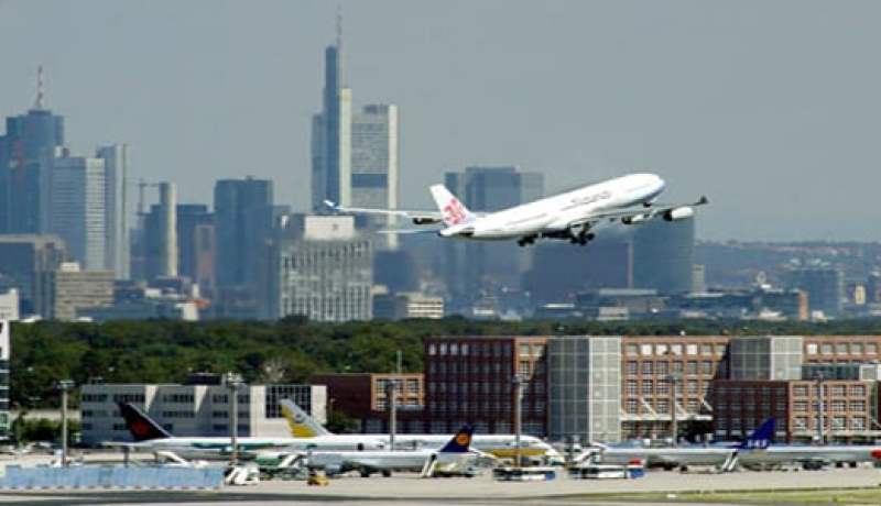 إلغاء 280 رحلة في مطار فرانكفورت لإضراب عمال المراقبة الأرضية