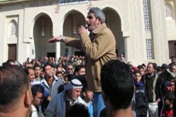 المعتصمون في ميدان التحرير بالقاهرة يمنعون العمل في اهم مجمع حكومي