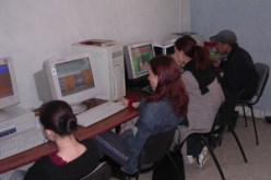 في ظل هيمنة عولمة الثقافة الغربية وتحولها إلى شبكة عنكبوتية  شباب ومراهقون مدمنون على وسائط الاتصال الحديثة والأولياء يحذرون