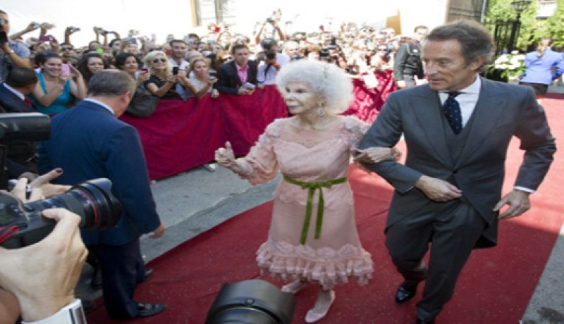 أغنى امرأة في‮ ‬إسبانيا تتزوج في‮ ‬الـ ‮58 ‬من عمرها