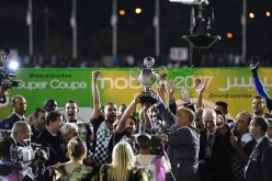  بالصور.. ولد علي يسلم وفاق سطيف كأس السوبر