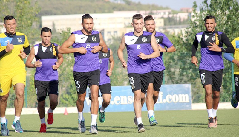 اشتباك بالأيدي بين جابو وآيت واعمر وماضوي «يغلق» اللعب بعد العودة إلى سطيف