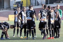 اشتباك بالأيدي بين حمار وعون ملاعب بسبب 8 آلاف دج