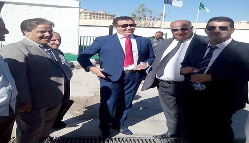 الوالي يمنح الفريق عقد ملكية قطعة أرض مساحتها 3 هكتارات