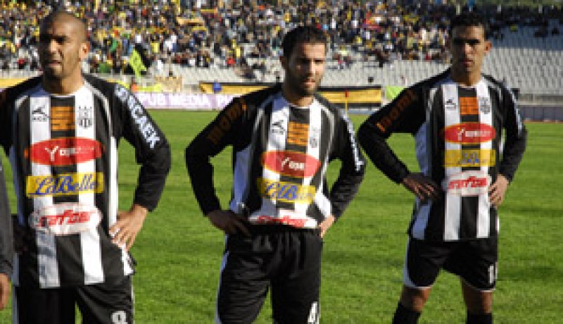 سرار اجتمع باللاعبين البارحة وبودماغ المقاطع طلب ملاقاته و وفد الاتحاد العربي في العاصمة يوم 2 ماي في حالة التأهل الى النهائي..