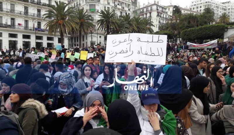 بالصور.. خروج الطلبة الجامعيين في مسيرات ضد تمديد وتأجيل الانتخابات