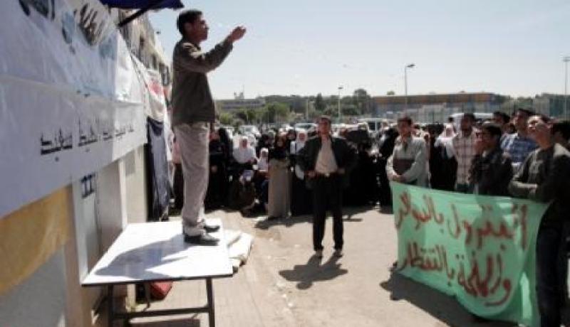 استحداث ملف للمنتسبين الجدد للجامعة وإخضاعهم للتوقيع عليه والالتزام ببنوده