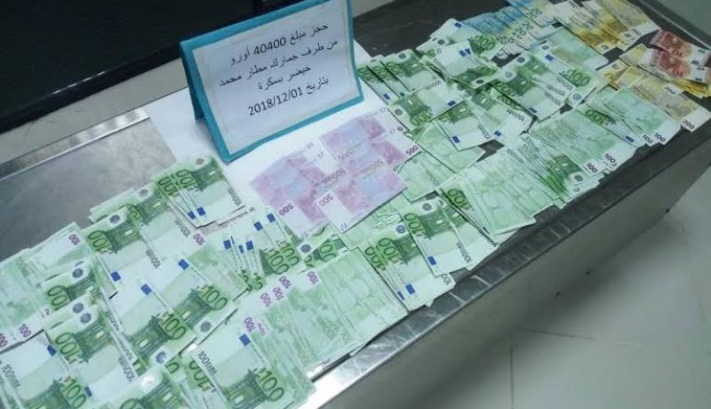 بالصور.. حجز أزيد من 40 ألف أورو بمطار بسكرة