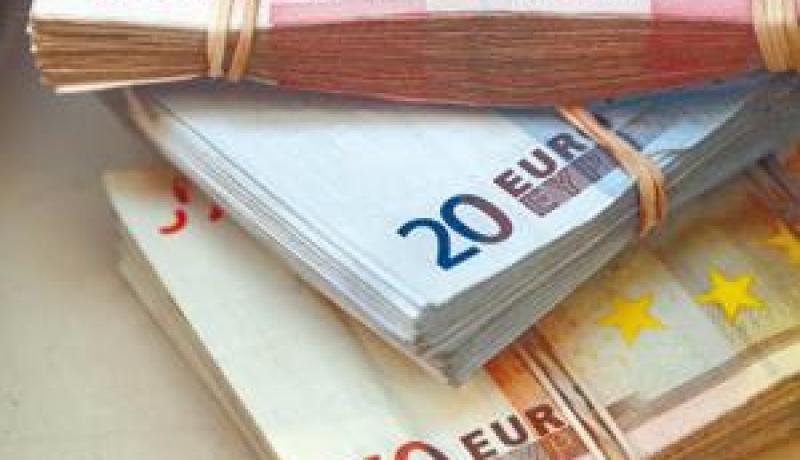 سعر صرف الأورو يصل عتبة 1,30 دولار