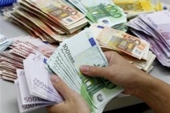 إحباط تهريب 140 ألف أورو داخل جوارب شاب في مطار هواري بومدين