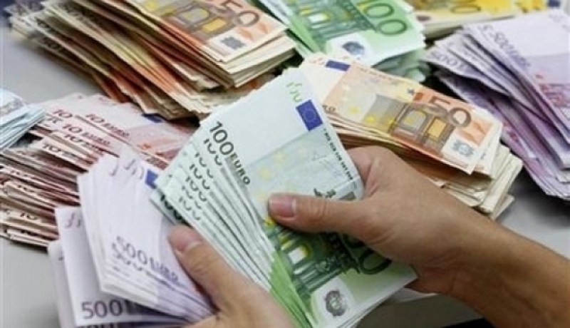 إحباط تهريب 140 ألف أورو داخل جوارب شاب في مطار هواري بومدين