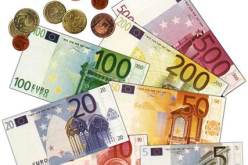 لأورو‮ ‬يسجل أدنى مستوى له‮ ‬ منذ ‮٠١ ‬سنوات‮