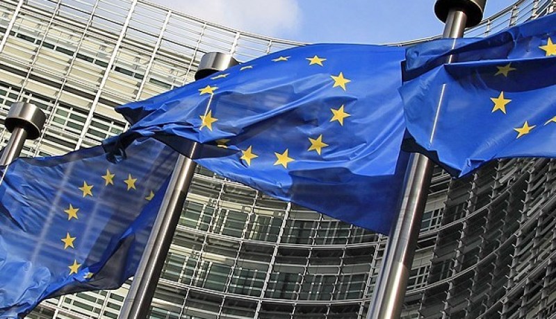 المفوضية الأوروبية تعفي الأتراك من تأشيرة دخول 3 دول