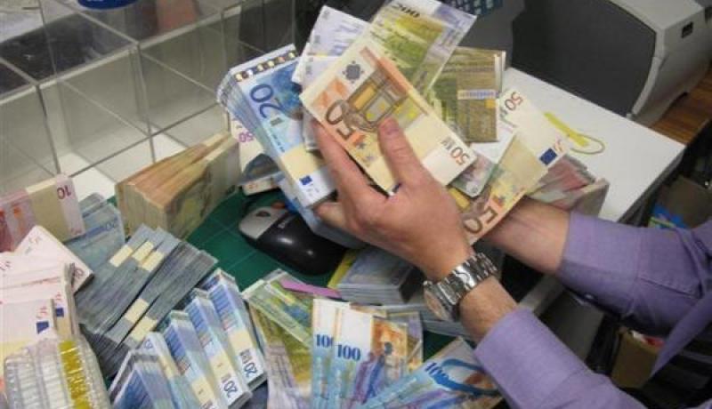 كهل ينتحل صفة DRS ويسلب جارته 2400 أورو بعدما أوهمها أنه سيرسل  ابنها للدراسة في إنجلترا