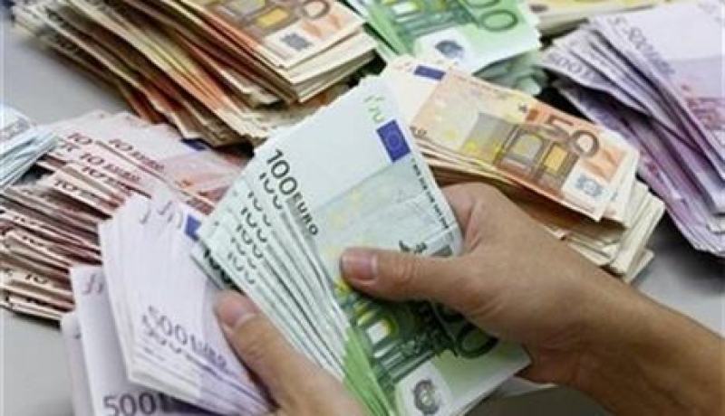 جمارك مطار الجزائر توقف مسافر حاول تهربب 300 الف أورو