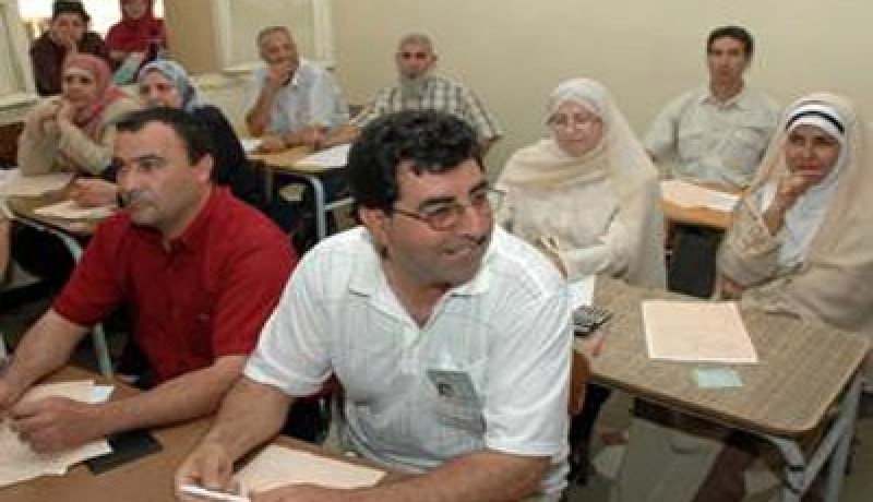 المترشحون لمسابقة المقتصدين يقاطعون الإمتحان بسبب الخلل في الأسئلة