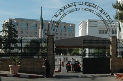 وزارة الخارجية تأمر القنصليات في الخارج بالتكفل بالمحتجزين في المطارات