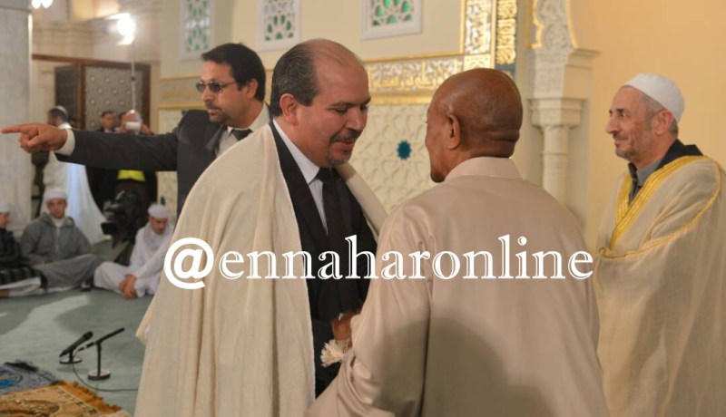 بالصور…وزراء وسفراء بمسجد كتشاوة لأداء صلاة الجمعة