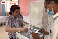 بالصور.. البطلة الجزائرية حسيبة بولمرقة تؤدي واجبها الإنتخابي