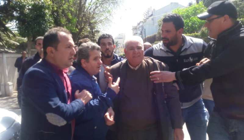علي العسكري: بلطجية لا علاقة لهم بالحزب هاجموا مقر FFS وسنتابعهم قضائيا