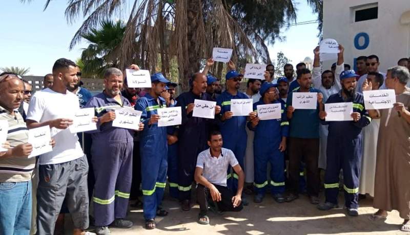 عمال التطهير يشلون قطاع ويطالبون بتحسين ظروفهم المهنية والاجتماعية بالوادي