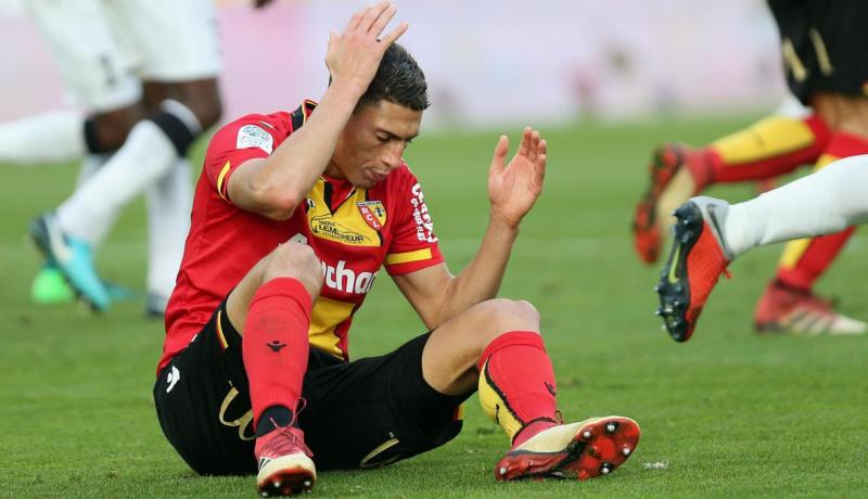 الإصابة تبعد مدافع “الخضر” عن الملاعب لشهرين