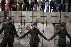 قيادة الجيش المصري تؤجل موعد الحوار الوطني