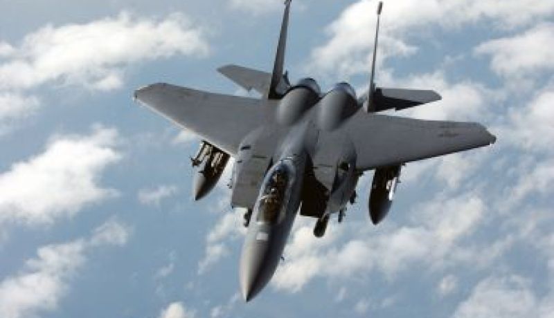 سقوط مقاتلة اف 15 سعودية في مياه الخليج