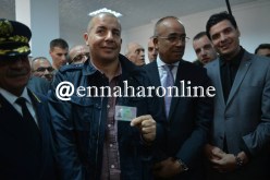 بالصور وزير الداخلية يسلّم أولى رخص السياقة البيومترية من بلدية القبة