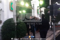 بداية توافد المواطنين إلى قصر الشعب لإلقاء النظرة الأخيرة على جثمان الفريق قايد صالح