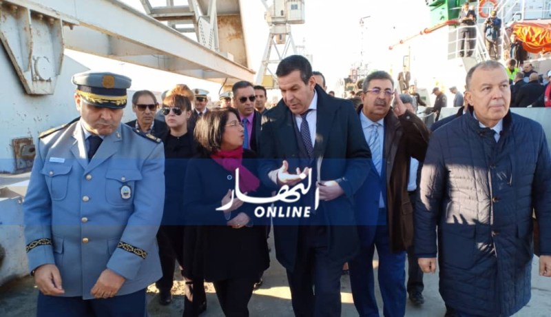 بالصور.. جلاب يعطي إشارة إنطلاق عملية تصدير مادة “الكلنكر” نحو غرب إفريقيا