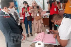 بالصور.. وزير الشباب والرياضة يؤدي واجبه الإنتخابي