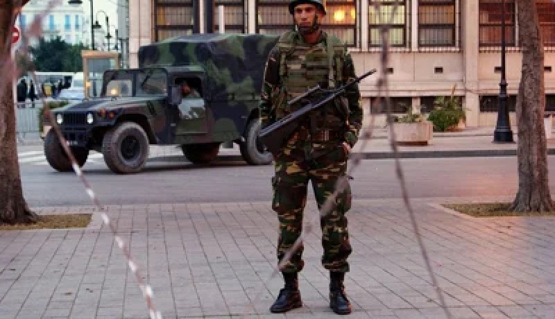 قتلى وجرحى والمتظاهرون‮ ‬يطالبون بتدخل الجيش لحمايتهم