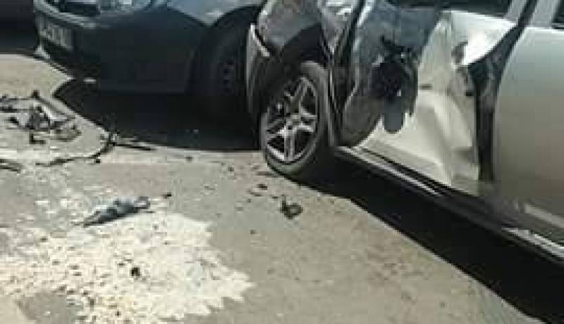 بالصور.. حادث مرور أمام مدخل جامعة الحقوق بسعيد حمدين في العاصمة