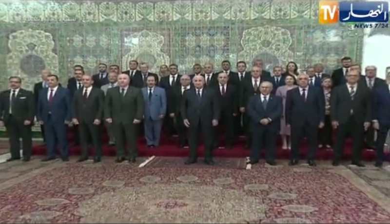 رئيس الجمهورية ينصب رسميا الحكومة الجديدة