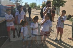 بالصور.. عائلة جزائرية تصنع الحدث قبل تدريبات الخضر ببوتسوانا