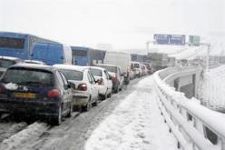 تساقط كثيف للثلوج بولايات شرق البلاد