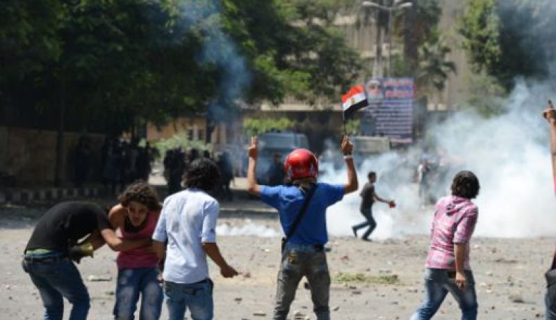اشتباكات في ذكرى احداث محمد محمود بالقاهرة.. وعشرات المصابين