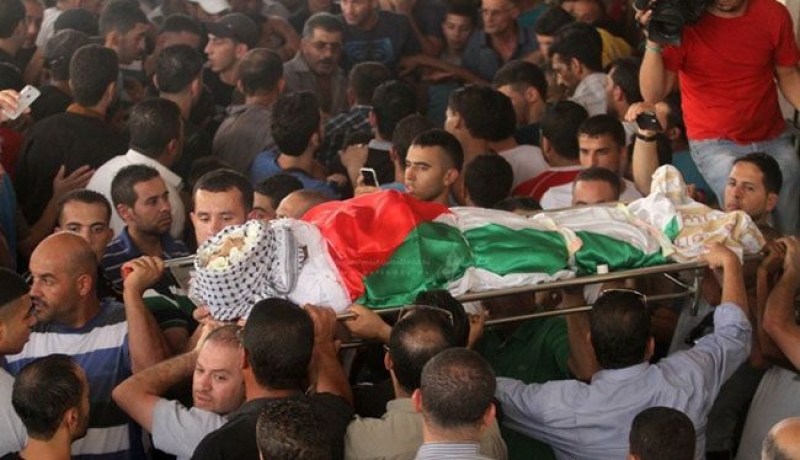 إستشهاد شاب فلسطيني وإصابة اثنين آخرين جراء قصف مدفعي صهيوني لجنوب غزة