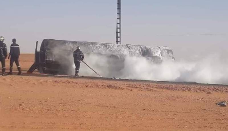 أدرار.. إحتراق سائق شاحنة لنقل المحروقات بعد انقلابها بين اولف وعين صالح