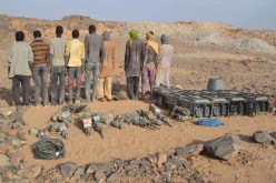 بالصور.. الجيش يوقف 28 منقبا عن الذهب بتمنراست