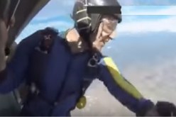 بالفيديو… مضلي يفقد الوعي بعد قفزه من الطائرة …رهيب جدا .. !!